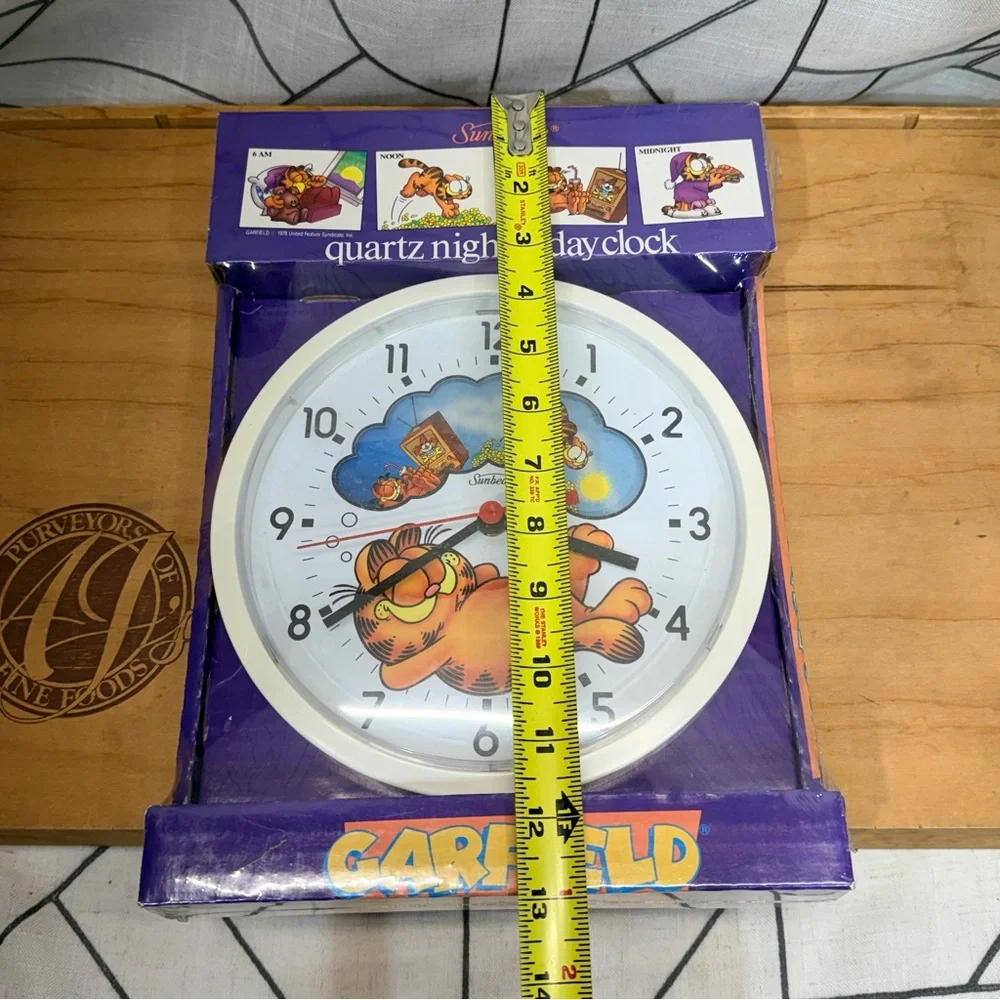 Vintage‎ Garfield Sunbeam Quartz Night/Day Analog Wall Clock NOS Sealed UNTESTED